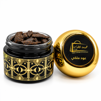 عود ملكي معطّر من همسة فخامة بعبوة سوداء وغطاء ذهبي